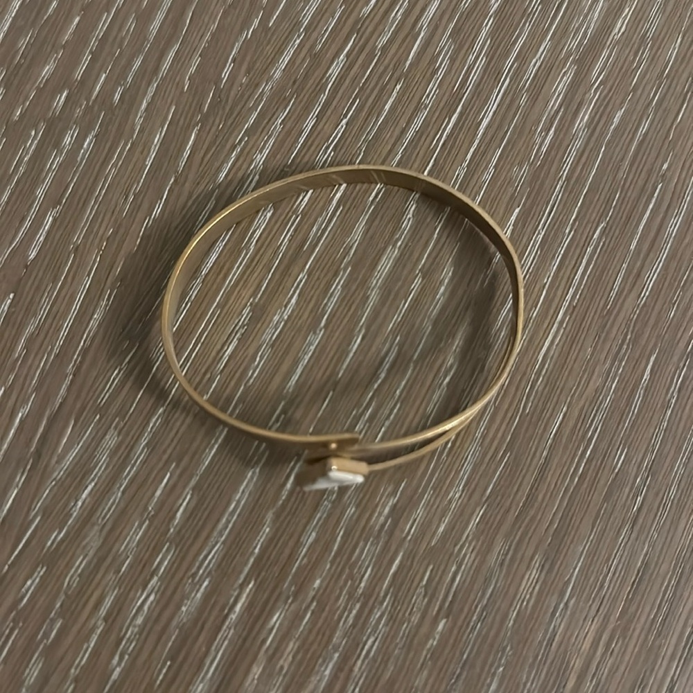 Gold colored metal bracelet with marble look clasp, good condition